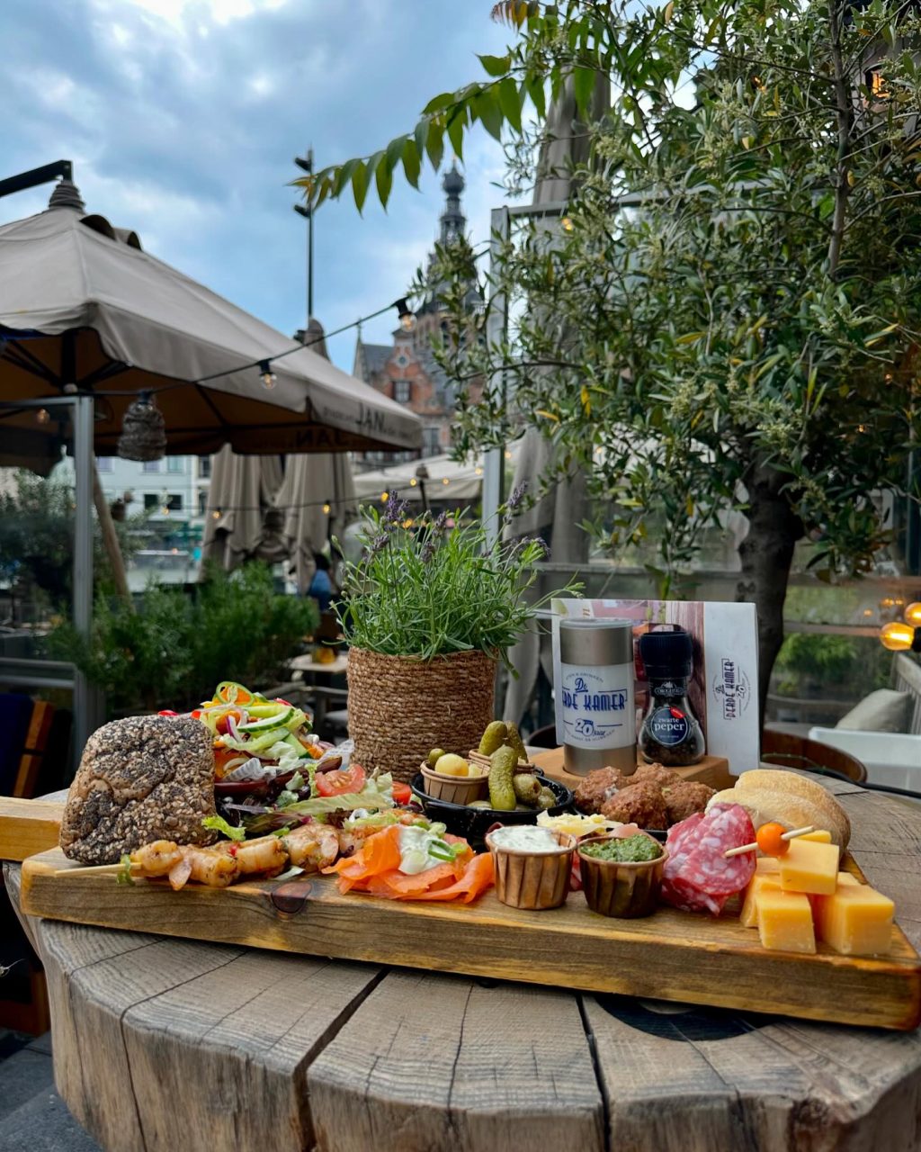 Instagram post from dederdekamer. This post is in position 3.