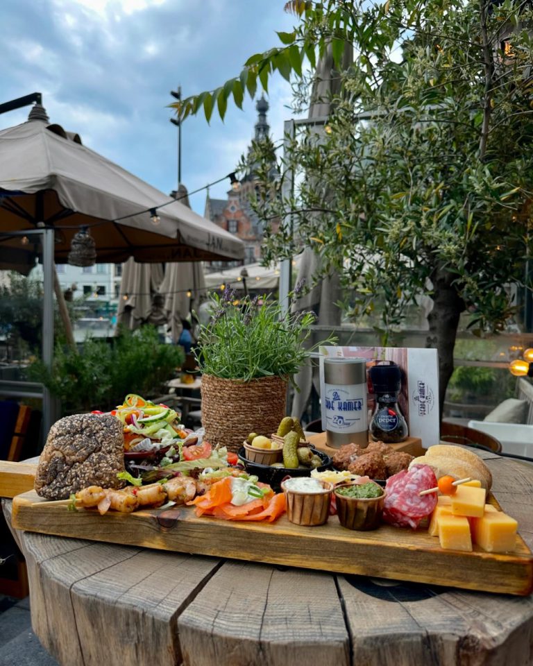 Instagram post from dederdekamer. This post is in position 4.